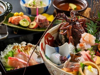 夕食：米屋美食会席<br>※お造りの伊勢海老は禁漁期間中、鮑でのご用意